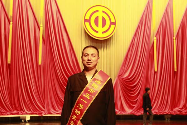 “博天堂918劳模的青春回覆”系列报路之洛阳市五一劳动焦芈获得者郭战喜