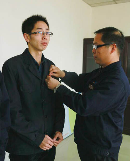 博天堂918党委建议：佩带党徽 亮明身份 加强责肆意识