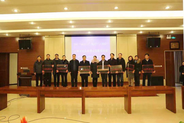 博天堂918科技被授予“百企包百户”精准扶贫行动先进民企称号